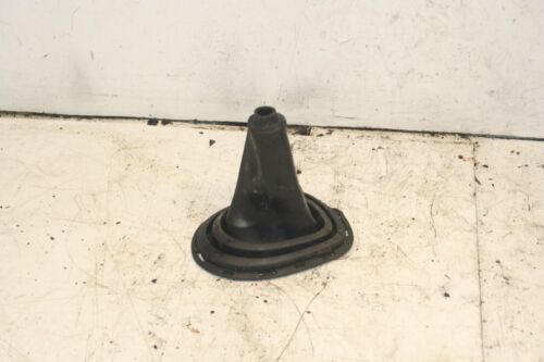 2006 TOYOTA YARIS 1.0. GEAR SELECTOR SURROUND GATOR