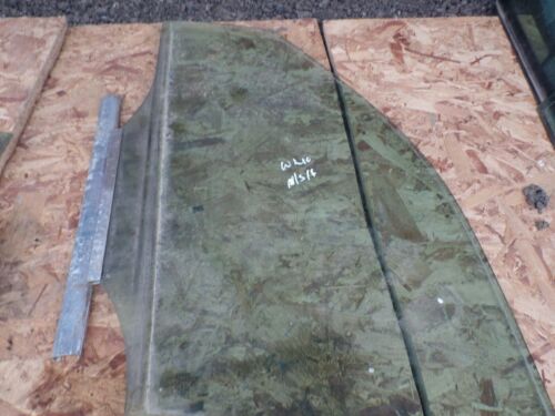2000 MERCEDES BENZ E320 W210. PASSENGER FRONT WINDOW GLASS