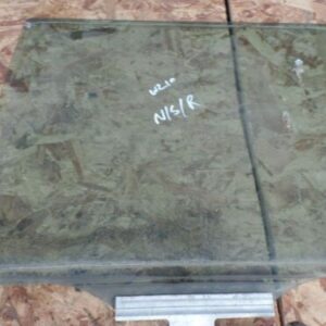 2000 MERCEDES BENZ E320 W210. PASSENGER REAR WINDOW GLASS