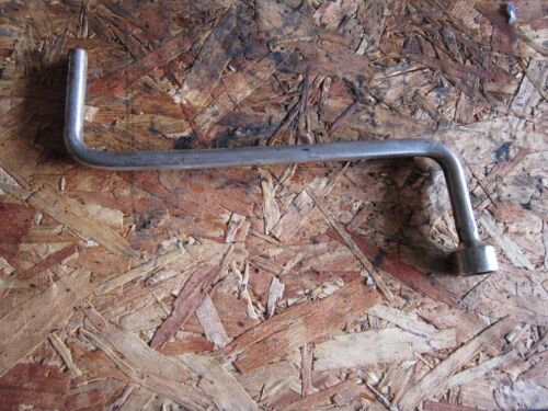 2011 RANGE ROVER VOGUE L322. WHEEL NUT WRENCH BRACE
