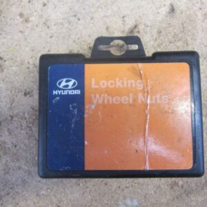 2003 HYUNDAI SANTA FE MK1 2.7 V6 PETROL. LOCKING WHEEL NUTS
