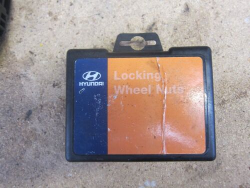 2003 HYUNDAI SANTA FE MK1 2.7 V6 PETROL. LOCKING WHEEL NUTS