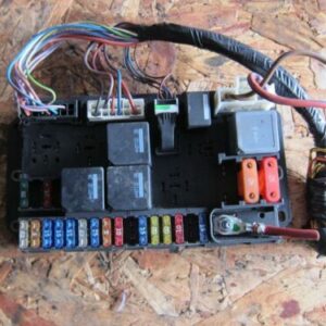2011 RANGE ROVER VOGUE L322. FUSE BOX BOARD BOOT REAR