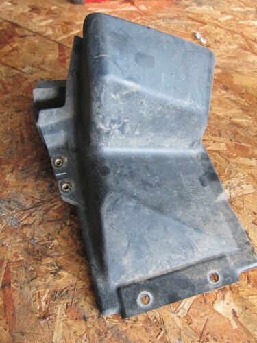 2011 RANGE ROVER VOGUE L322. PLASTIC AIR DUCT