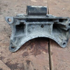 2000 MERCEDES BENZ E320 W210. ENGINE MOUNT