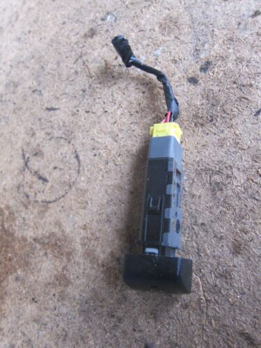 2003 HYUNDAI SANTA FE MK1 2.7 V6 PETROL. FRONT FOG SWITCH - Image 2