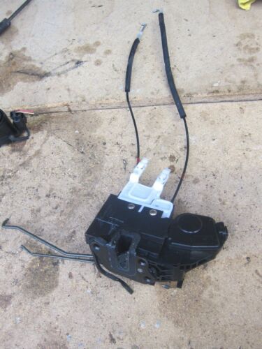 2003 HYUNDAI SANTA FE MK1 2.7 V6 PETROL. PASSENGER SDIE REAR DOOR LOCK NEAR SIDE - Image 2