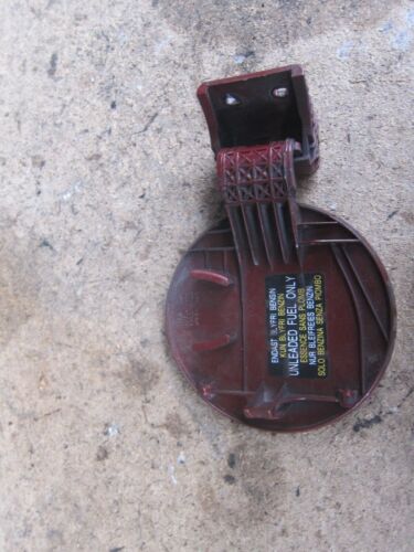 2003 HYUNDAI SANTA FE MK1 2.7 V6 PETROL. FUEL FLAP RED - Image 2