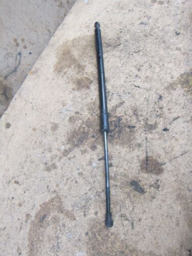 2006 BMW X5 E53. GAS STRUT