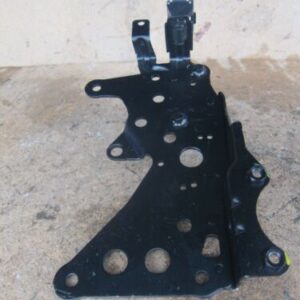 2006 BMW X5 E53. REAR SEAT LATCH LOCK METAL BRACKET NS PASSENGER SIDE