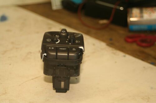 2002 JAGUAR X TYPE 2.5 PETROL V6. HEADLIGHT SWITCH - Image 2