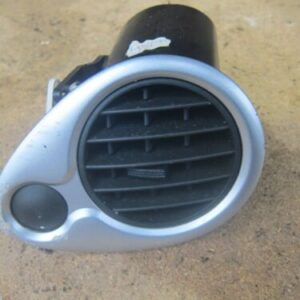 2006 RENAULT CLIO MK3. AIR BLOWER VENT