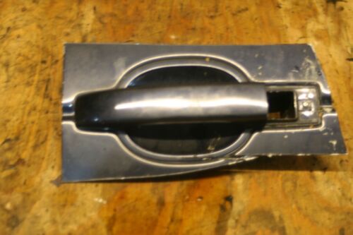 2008 RANGE ROVER VOGUE L322. OUTER DOOR HANDLE AND BRACKET