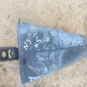 2006 BMW X5 E53. NSR PASSENGER REAR DOOR STAY