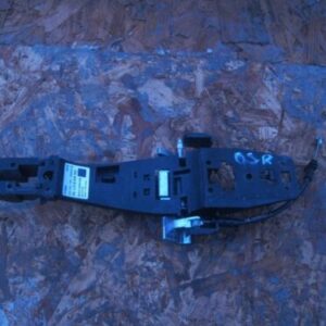 2012 LAND ROVER DISCOVERY 4. DRIVER SIDE REAR DOOR HANDLE BRACKET