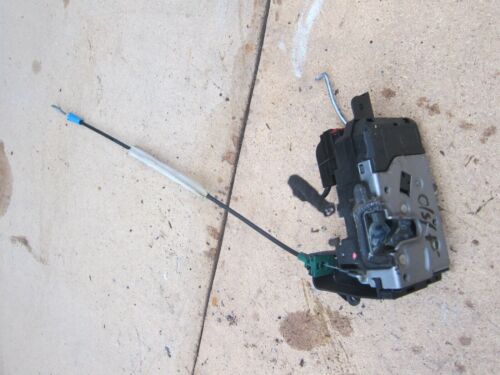 2007 VAXHALL ZAFIRA MK2 1.9 DIESEL. O/S/F DRIVER SIDE FRONT DOOR LOCK