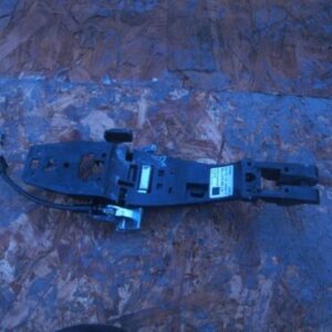 2012 LAND ROVER DISCOVERY 4. PASSENGER SIDE REAR DOOR HANDLE BRACKET