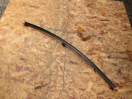 2002 HONDA CRV MK 2. DRIVER SIDE WINDOW RUNNER
