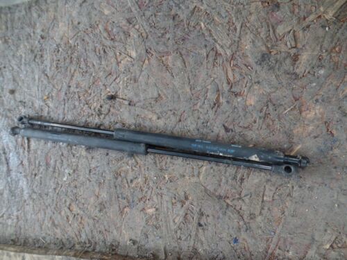 2008 LAND ROVER DISCOVERY 3. BOOT STRUTS
