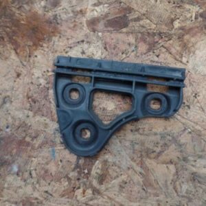 2002 AUDI A2. 1.4 PETROL. 8Z0821250A BUMPER SUPPORT BRACKET