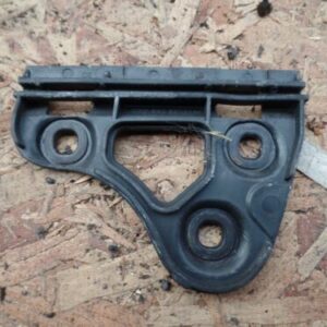 2002 AUDI A2. 1.4 PETROL. BUMPER MOUNT 8Z0821249A