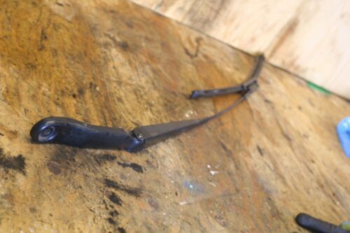 2008 LANDROVER FREELANDER 2 L359 TD4. FRONT WIPER ARM