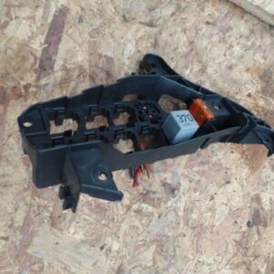 2002 AUDI A2. 1.4 PETROL. RELAY BOX