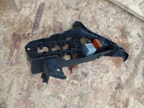 2002 AUDI A2. 1.4 PETROL. RELAY BOX