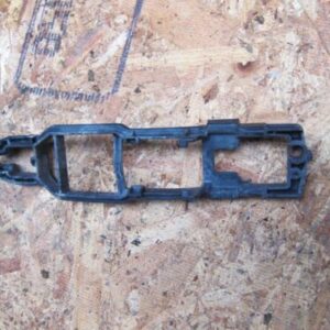 1996 MERCEDES BENZ E320 W210 ESTATE. DOOR HANDLE LOCK BRACKET