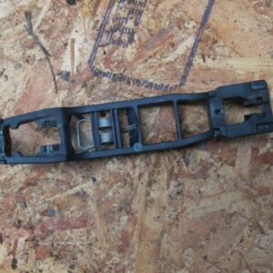 1996 MERCEDES BENZ E320 W210 ESTATE. DOOR HANDLE BRACKET