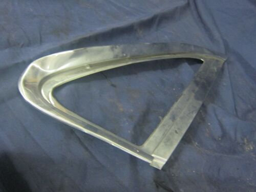 JAGUAR XJ8 3.2 V8 PETROL AUTOMATIC. REAR CHROME WINDOW TRIM DAMAGED