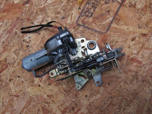 1996 MERCEDES BENZ E320 W210 ESTATE. BOOT LOCK MOTOR