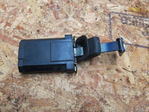 1996 MERCEDES BENZ E320 W210 ESTATE. O/S/R DRIVER REAR DOOR STAY