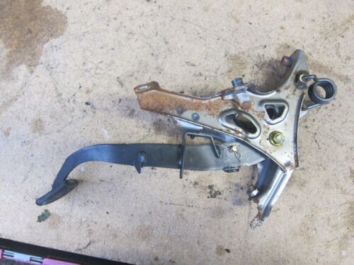 2002 TOYOTA COROLLA 2.0 DIESEL MANUAL. CLUTCH PEDAL