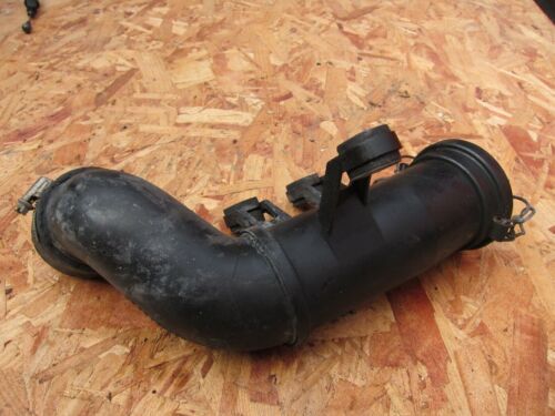 MERCEDES CLK 230 W208 CONVERTIBLE. AIR INTAKE PIPE