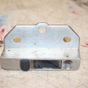 2004 BMW 318CI CONVERTIBLE. ROOF LATCH CATCH MOUNT