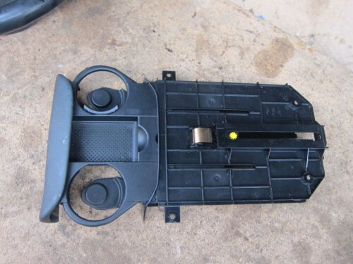 1998 MERCEDES BENZ SLK CONVERTIBLE. CUP HOLDERS