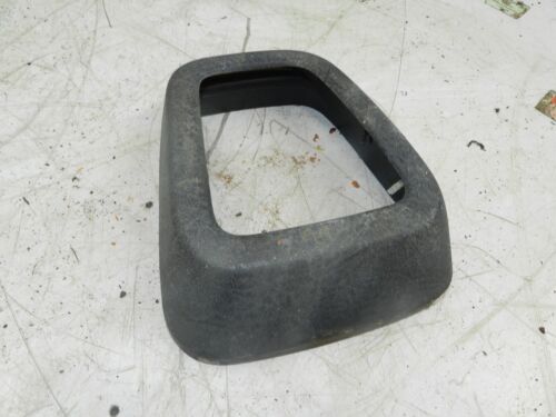 FORD GRANADA MK3 SALOON. GEAR SELECTOR SURROUND
