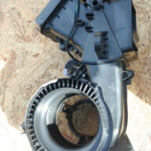 2006 MERCEDES ML 320 CDI W164. A1648300003 HEATER DUCT BLOWER HOUSING MOUNTING