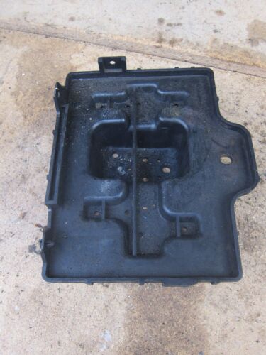 2003 HYUNDAI SANTA FE MK1 2.7 V6 PETROL. BATTERY TRAY - Image 2