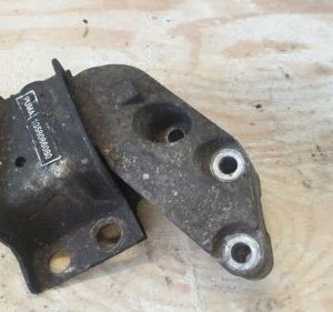 2009 FORD TRANSIT 2.2 DIESEL MANUAL MK7. ENGINE MOUNT. 1358086080