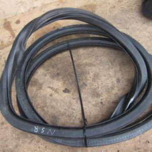 2006 SEAT LEON MK2 1.6 PETROL. PASSENGER SIDE REAR DOOR RUBBER TRIM