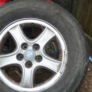 HYUNDAI SANTA FE SET OF 5 ALLOY WHEELS. NEED SOME TYRES