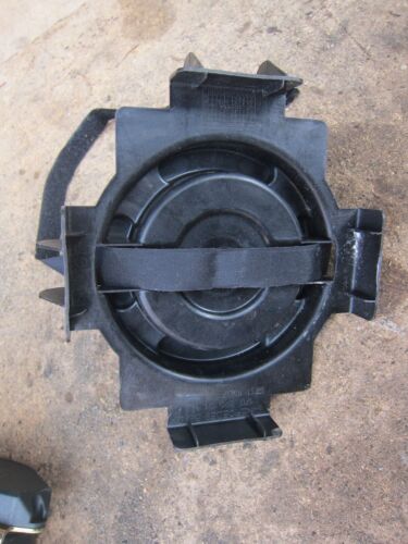 1998 MERCEDES BENZ SLK CONVERTIBLE. SPARE WHEEL MOUNTING BRACKET 1708900114 - Image 2