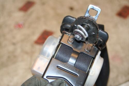 TOYOTA CELICA GEN6 ST202 2.0 PETROL. DRIVER SIDE REAR SEAT BELT - Image 3