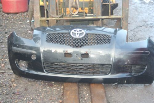 2006 TOYOTA YARIS 1.0. FRONT BUMPER IN BLACK