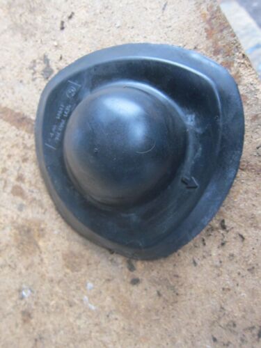 2006 BMW X5 E53. SUSPENSION TOP MOUNT COVER
