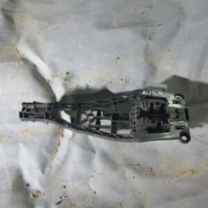 2005 VAUXHALL ASTRA H MK5 1.8 PETROL MANUAL. N/S/R DOOR HANDLE BRACKET