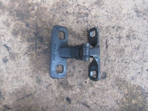 2006 BMW X5 E53. DOOR HINGE