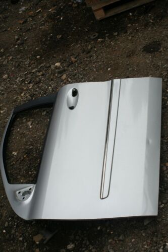 2006 MERCEDES ML 320 CDI W164. NSF PASSENGER SIDE FRONT DOOR SHELL IN SILVER